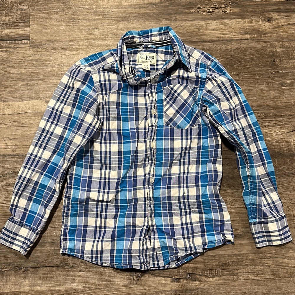 Boys Children’s Place button up. Size 5/6.